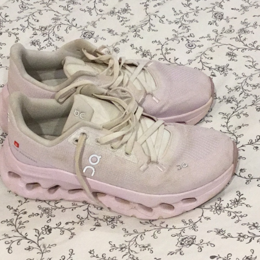 On Cloud Cloudtecphase. Size 7